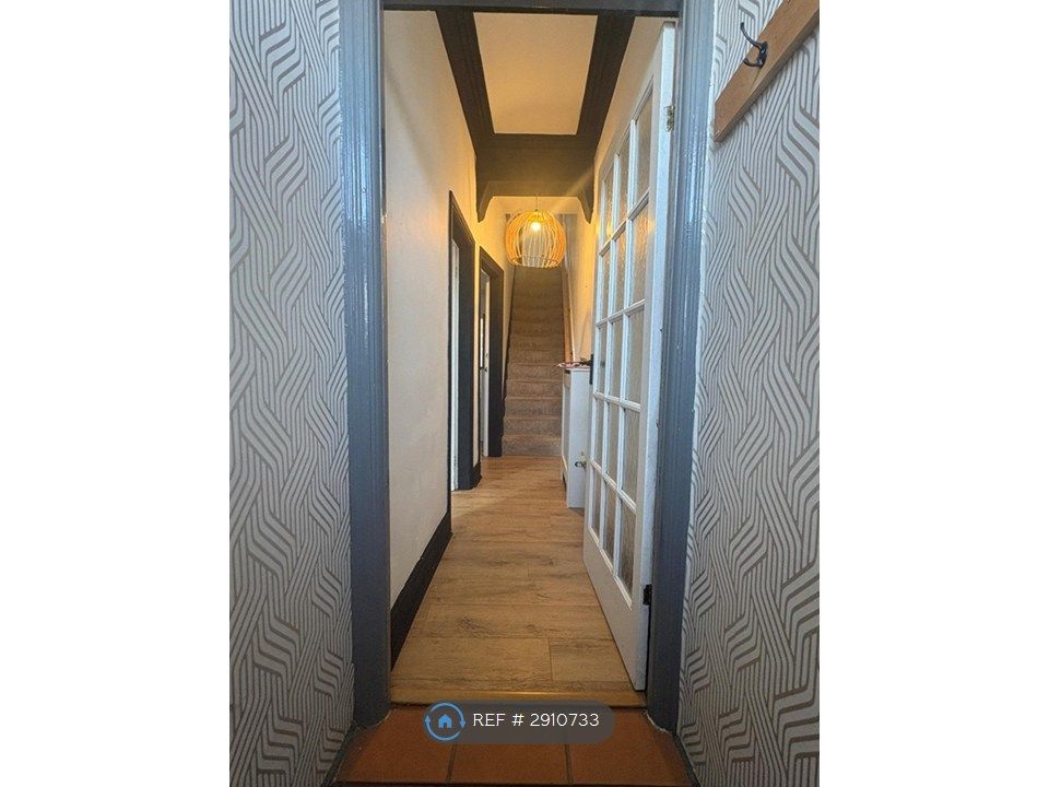Property photo 2 of 18 Entrance