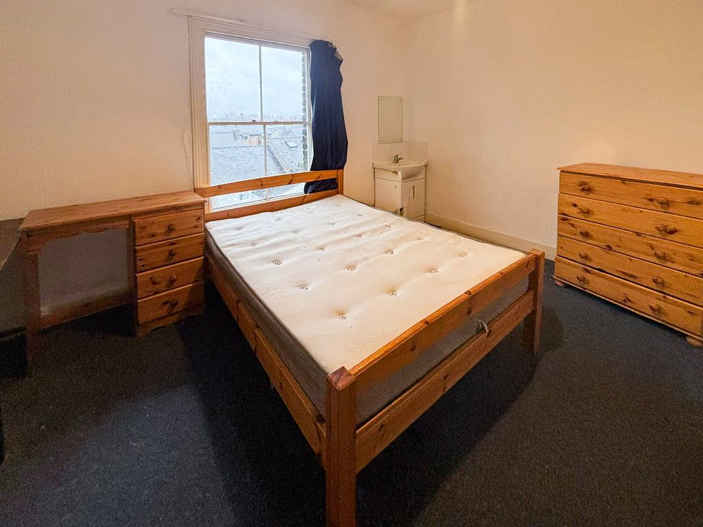 Property photo 3 of 11 Bedroom