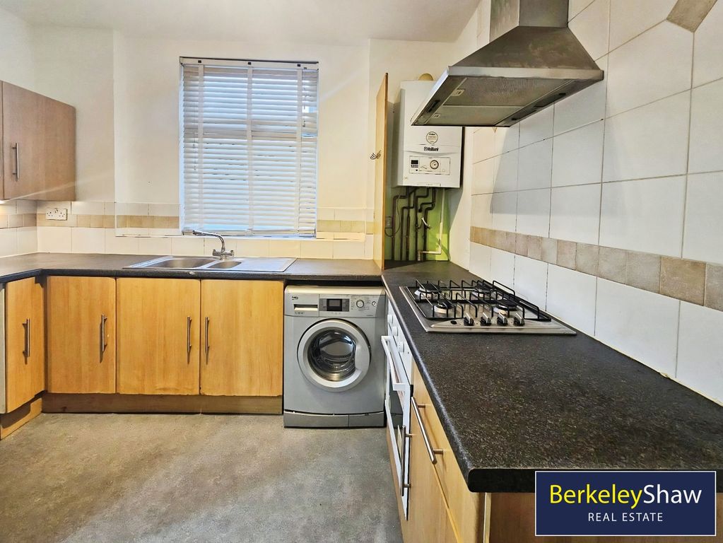 Property photo 2 of 8 Kitchen