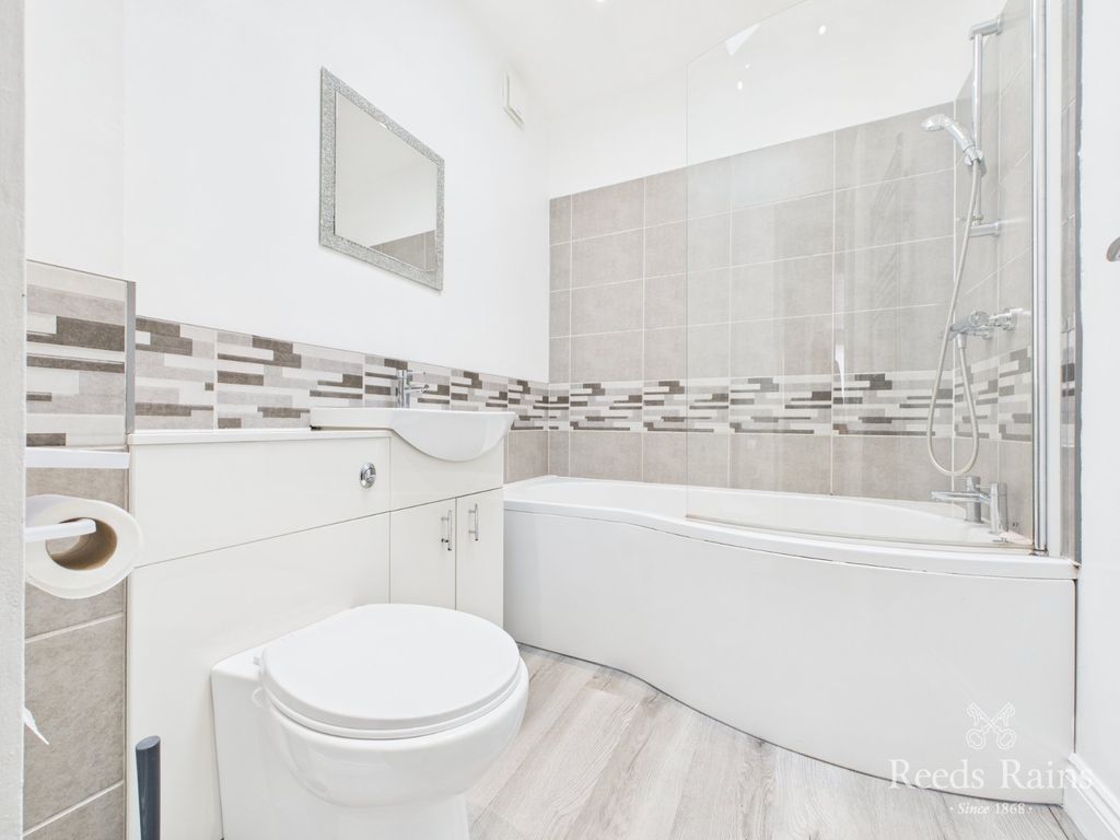 Property photo 3 of 15 Bathroom