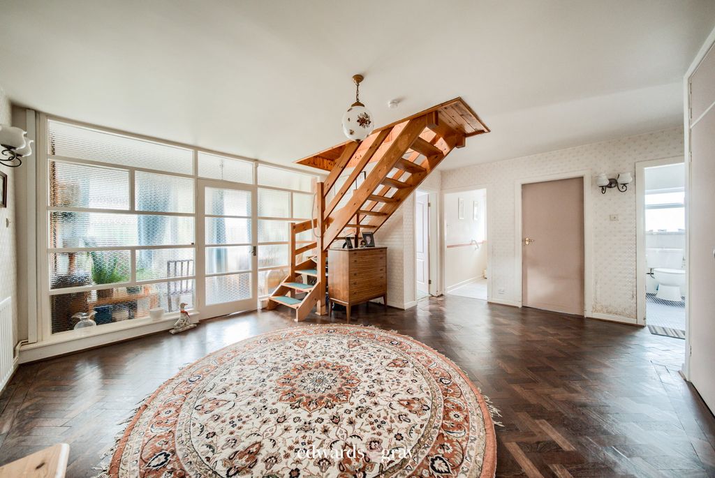 Property photo 2 of 22