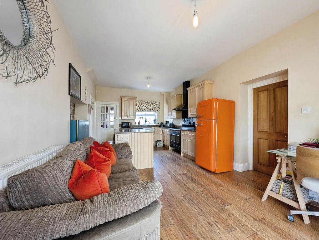 Property photo 3 of 20 Pbox-Img.Jpg