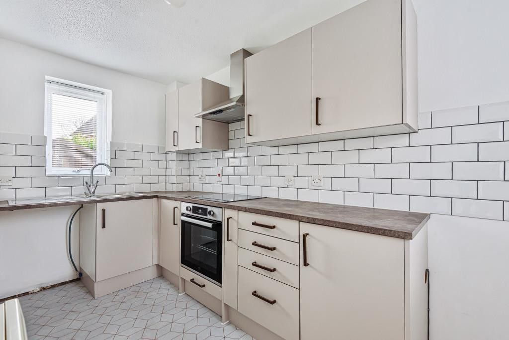 Property photo 3 of 9 Kitchen