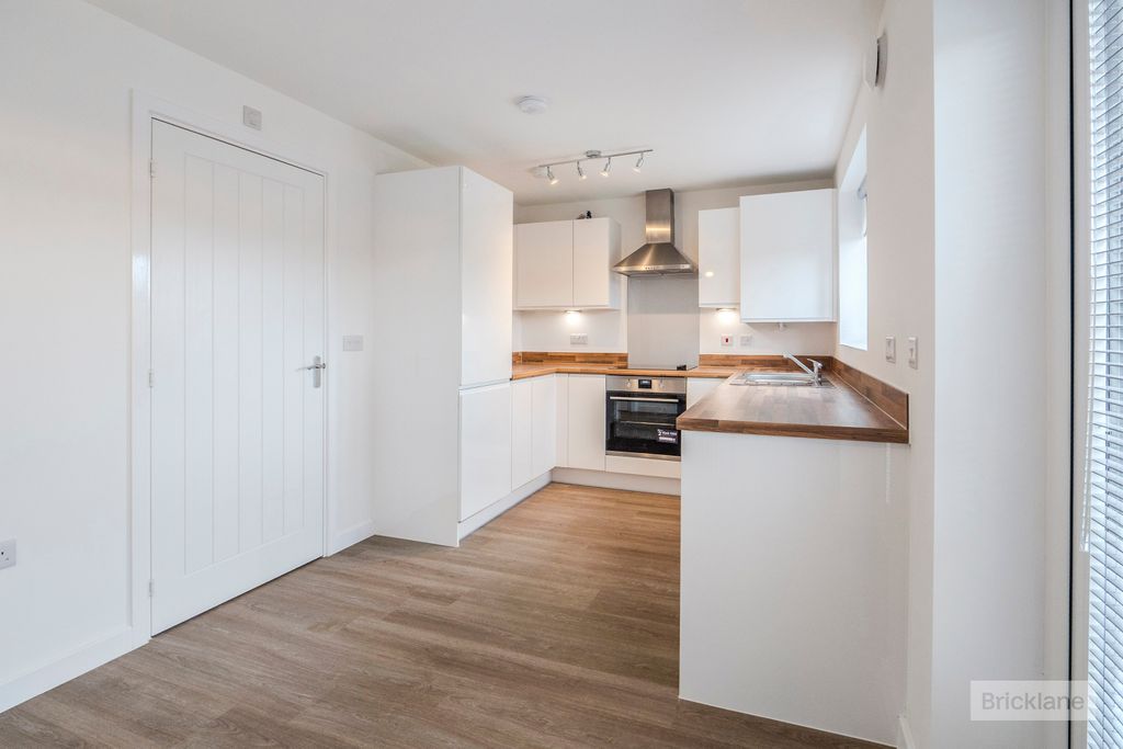 Property photo 2 of 14 Kitchen