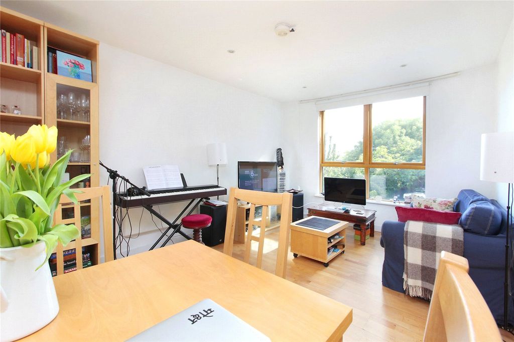 Property photo 2 of 8