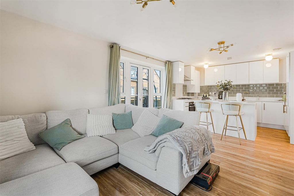 Property photo 3 of 21 18_73599.Jpg