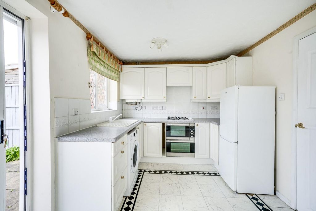 Property photo 3 of 21