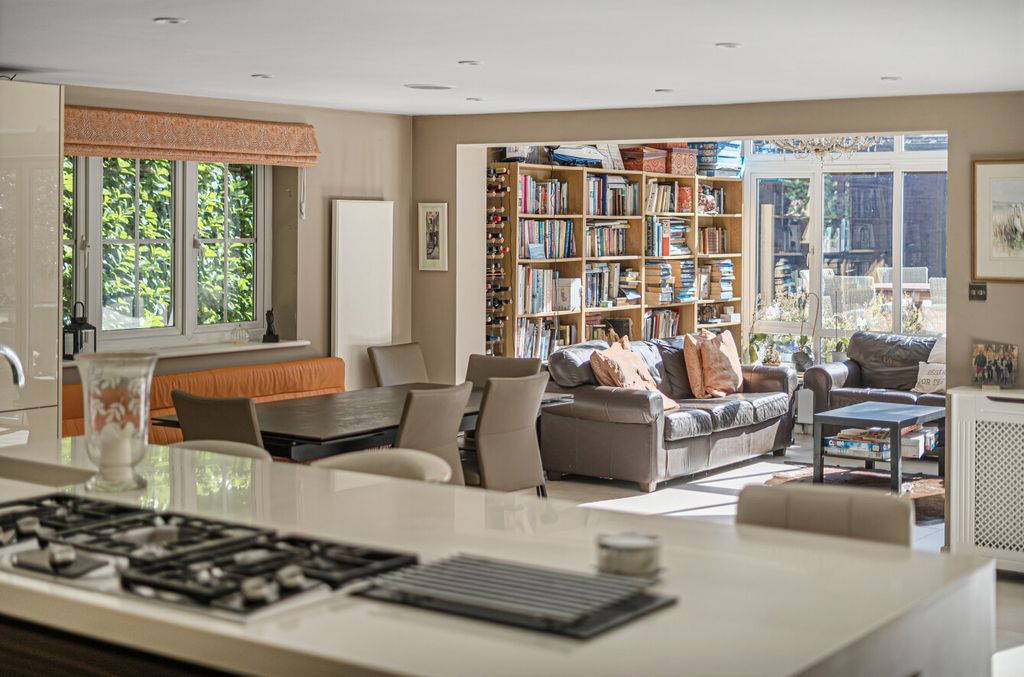 Property photo 3 of 23 1359486-30-68Dbeb...