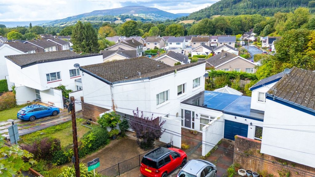 Property photo 1 of 28