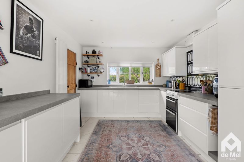 Property photo 3 of 25 Photo 15