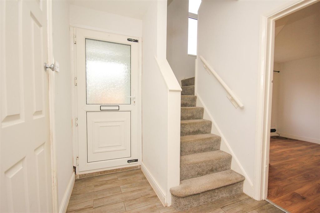 Property photo 3 of 14 Hallway.Jpg