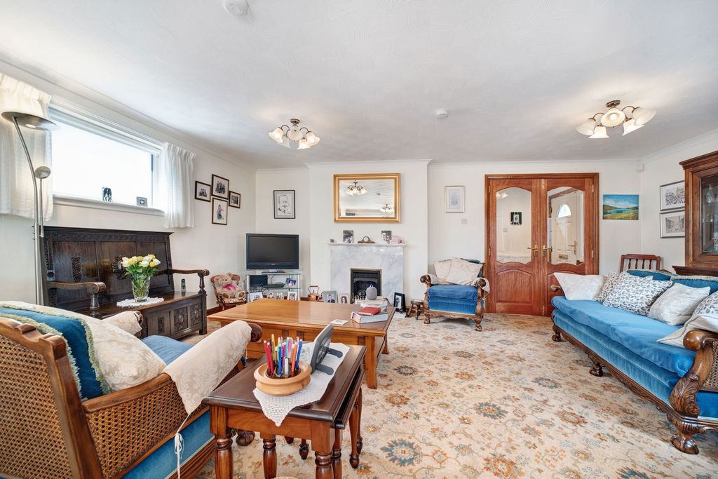 Property photo 2 of 21