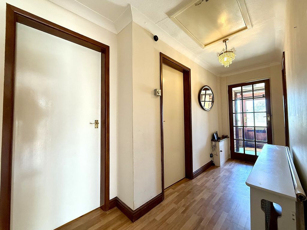 Property photo 3 of 27