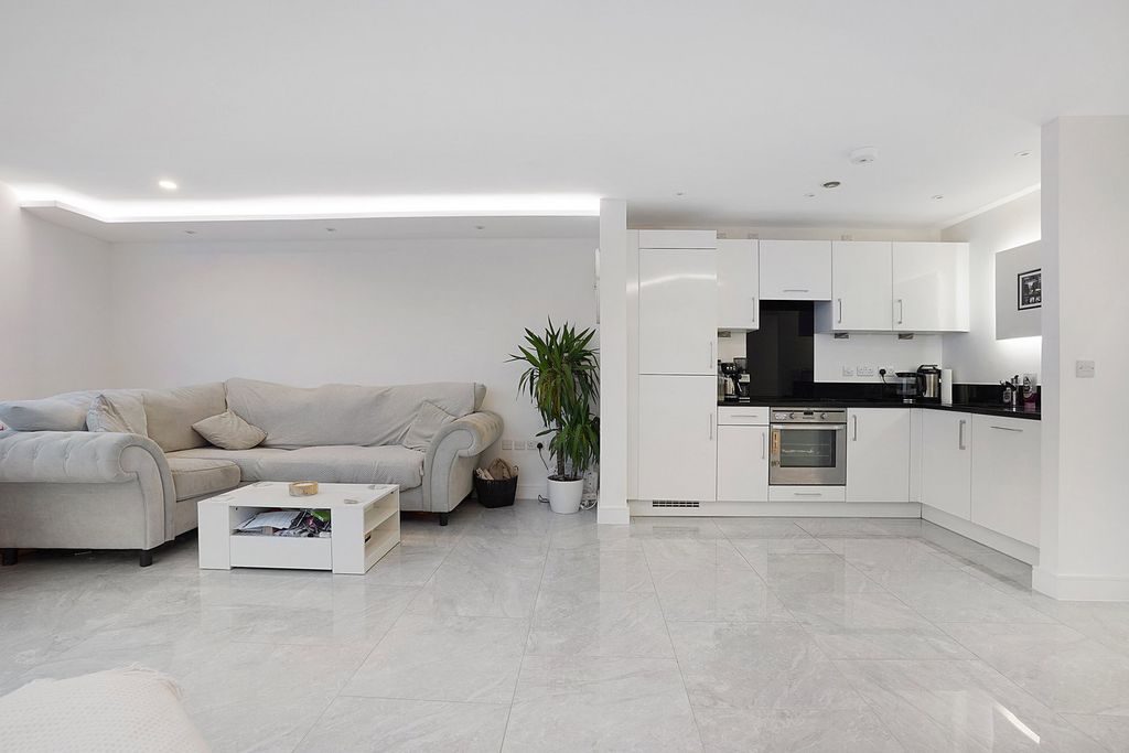 Property photo 2 of 30