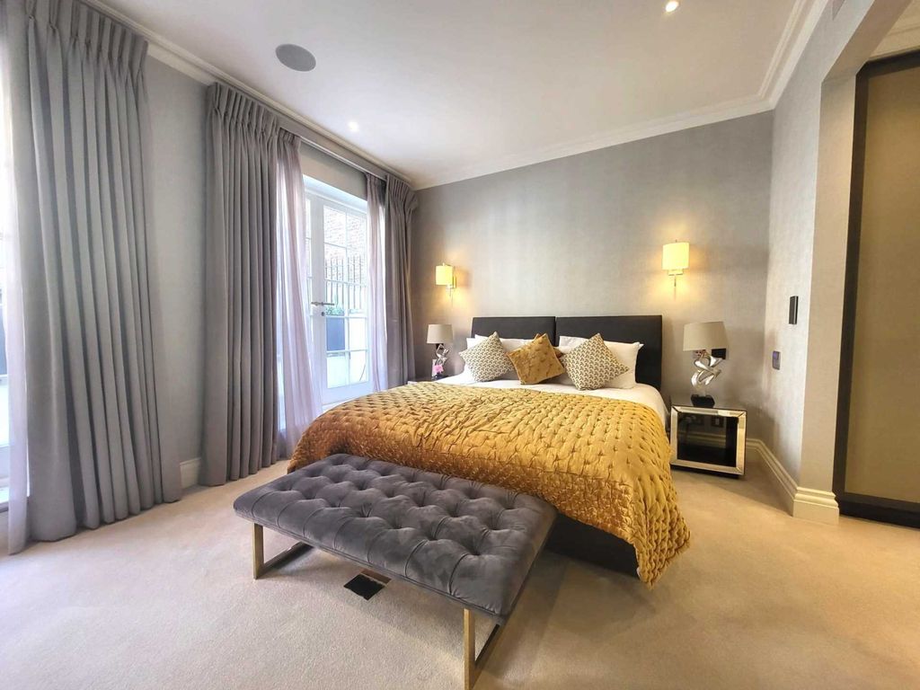 Rex Place, Mayfair W1K photo 5