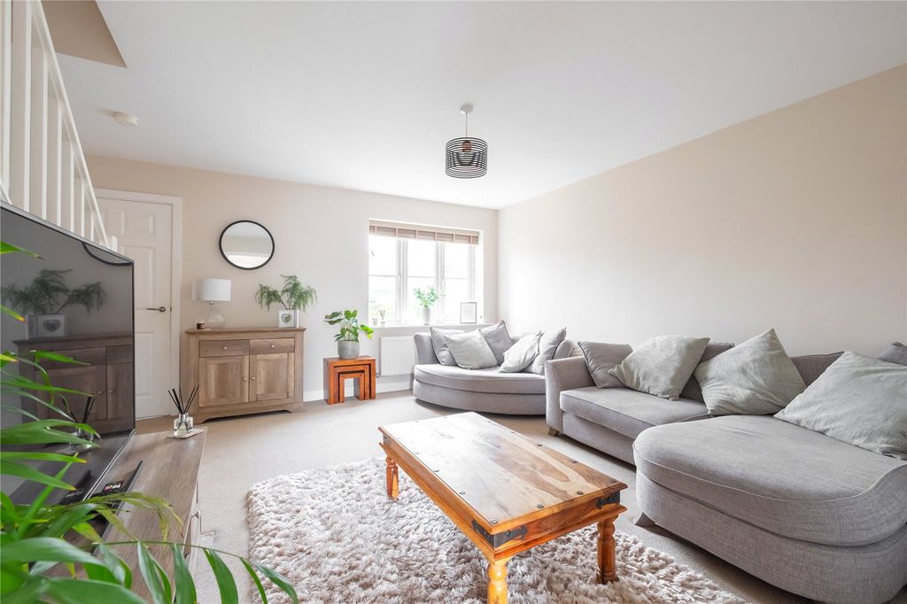 Property photo 2 of 21 Lounge