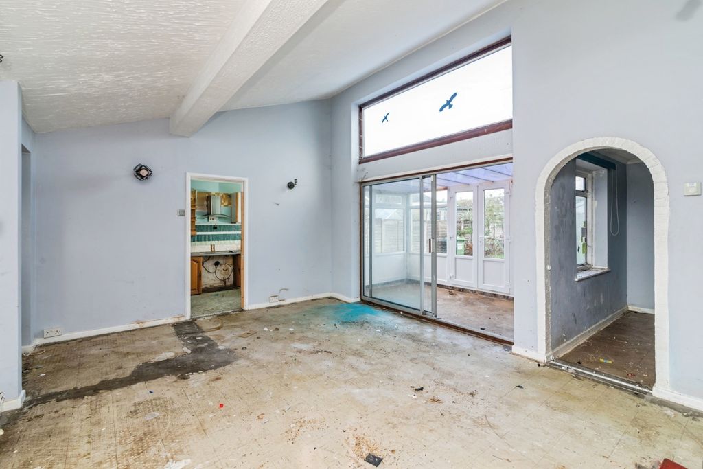 Property photo 3 of 17 Sitting Room