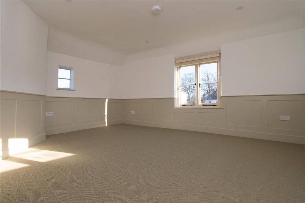 Property photo 2 of 25