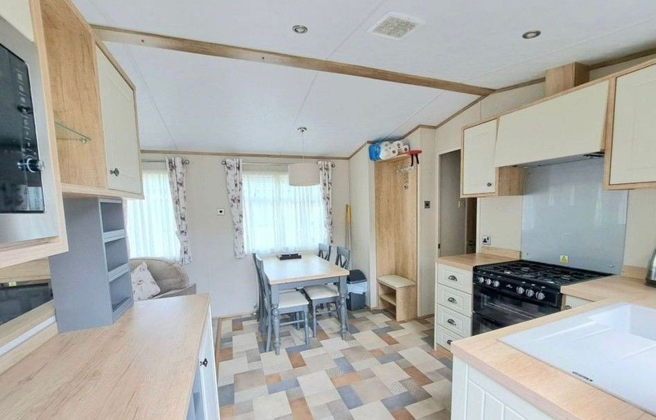Property photo 3 of 11 Kitchen2