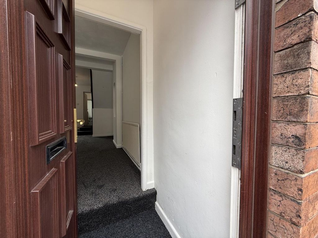 Property photo 2 of 19 Hallway