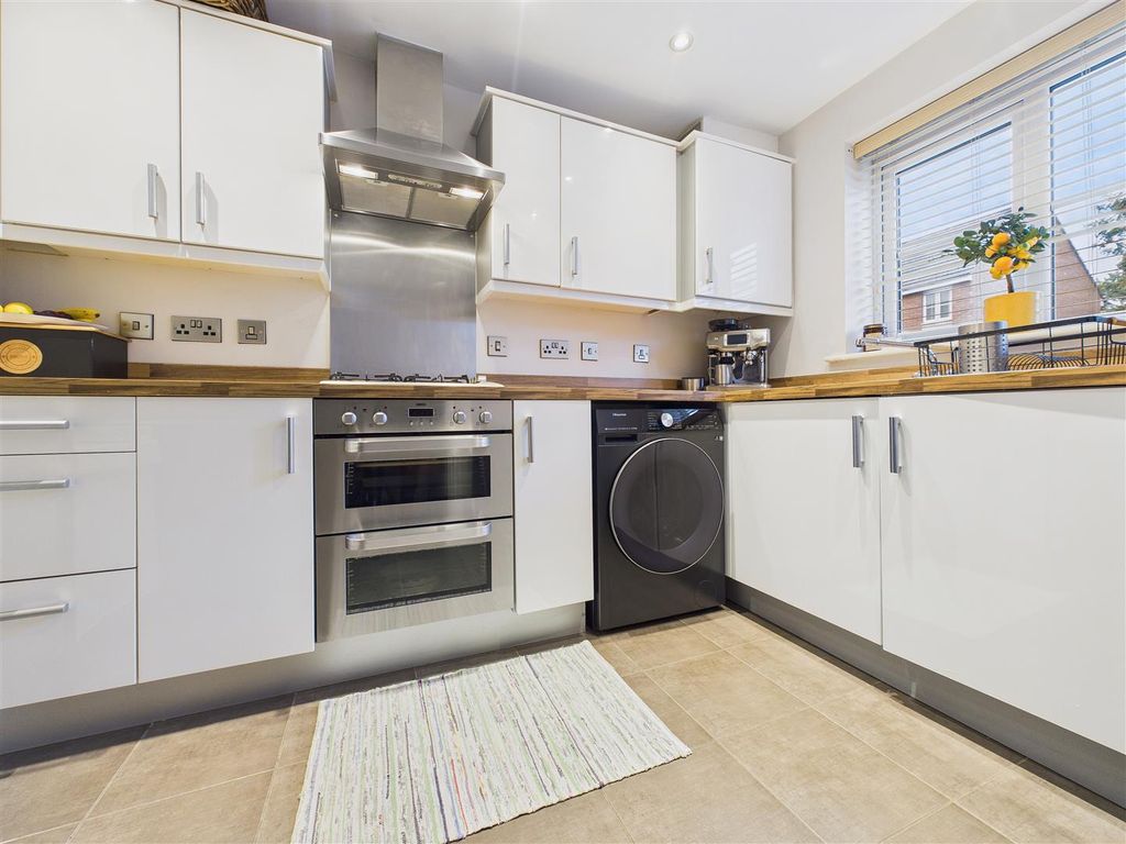 Property photo 3 of 11 Cam02453G0-Pr0207-Still005.Jpg