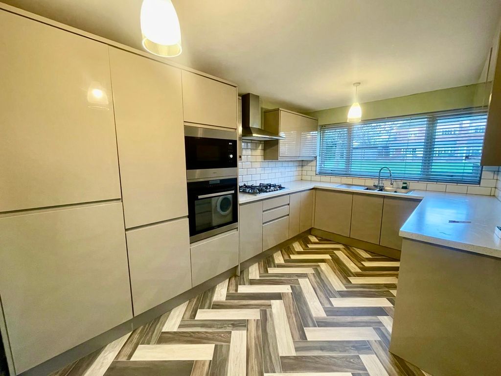 Property photo 1 of 10 Kitchen