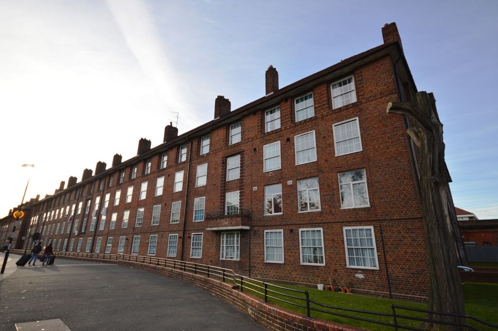 Property photo 1 of 5 2 Bedroom Flat To Rent