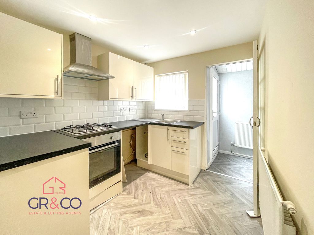Property photo 2 of 11 Kitchen