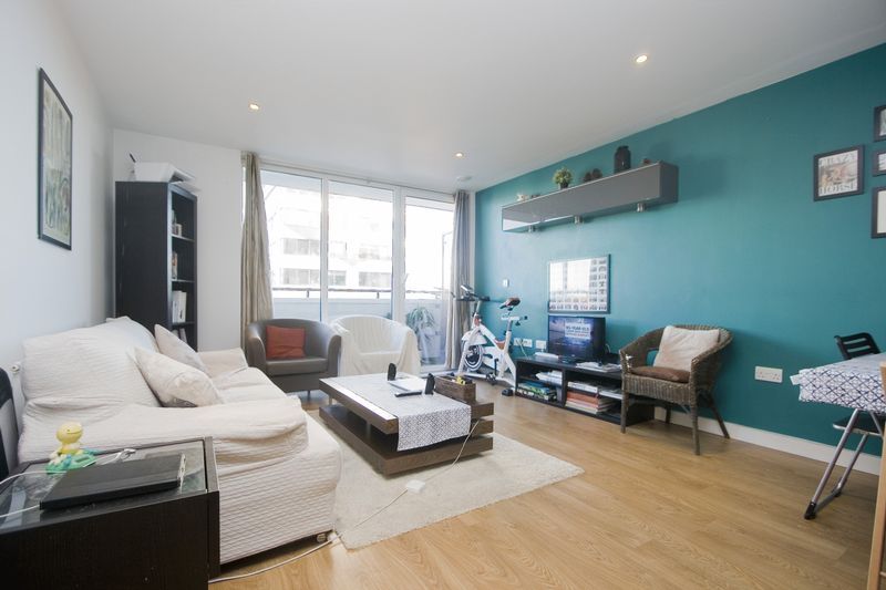 Property photo 2 of 10 Lounge 1 (3)