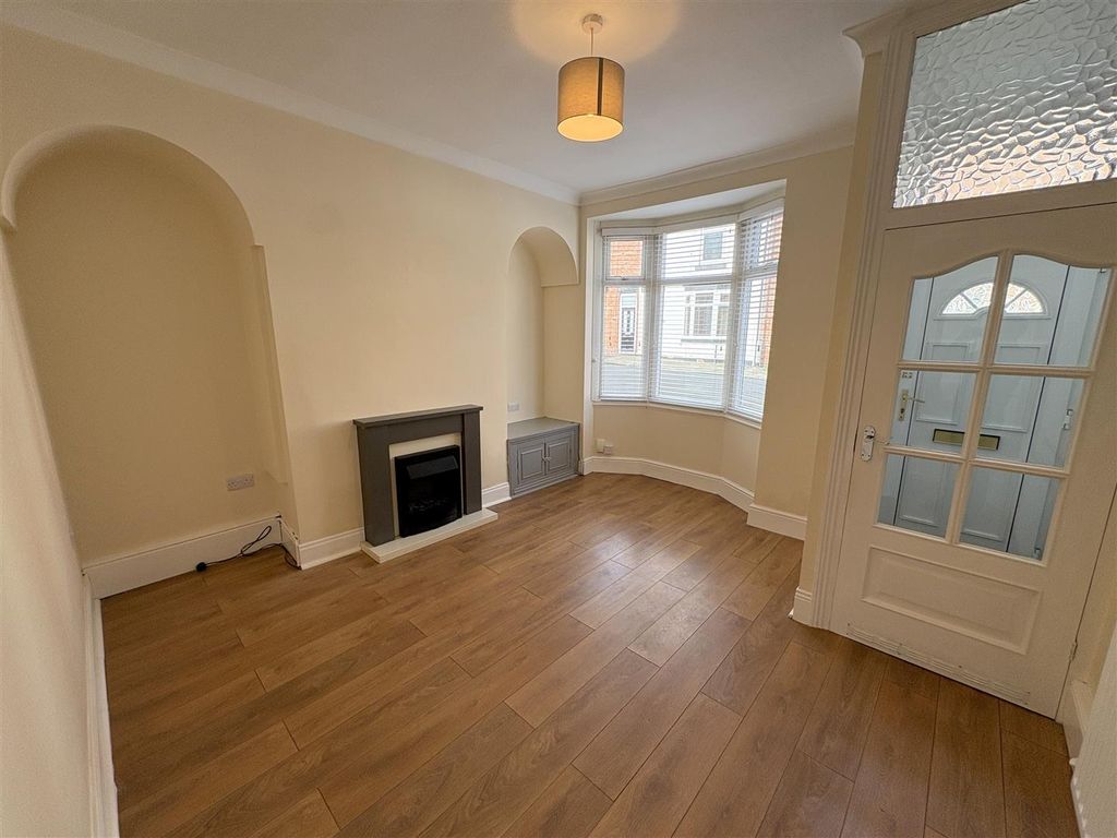 Property photo 2 of 12 Lounge