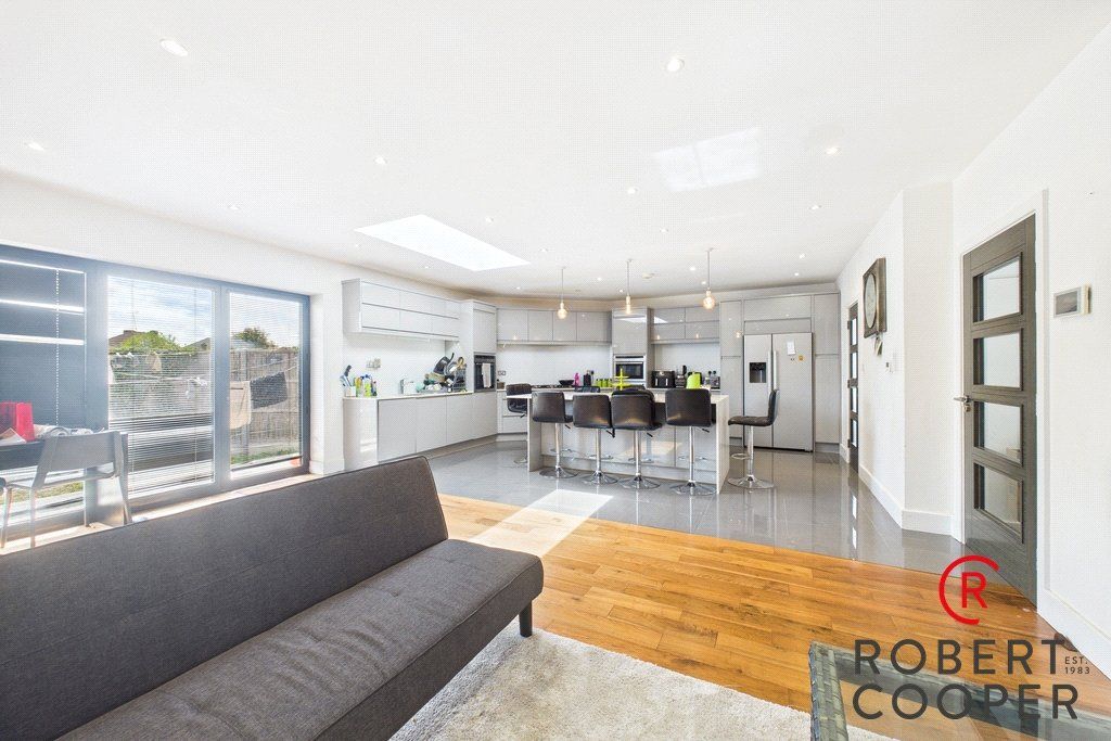 Property photo 3 of 8 Picture No. 02