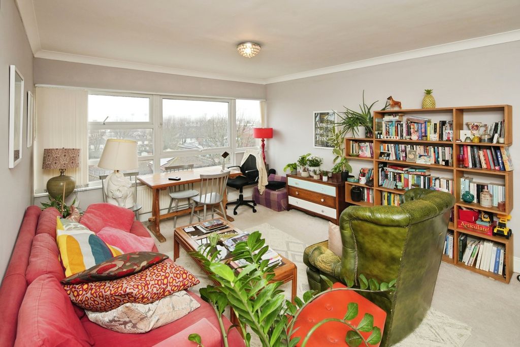 Property photo 2 of 16 Pbox-Img.Jpg