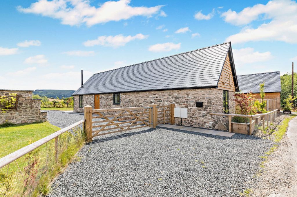 Property photo 2 of 17 Picture No. 02