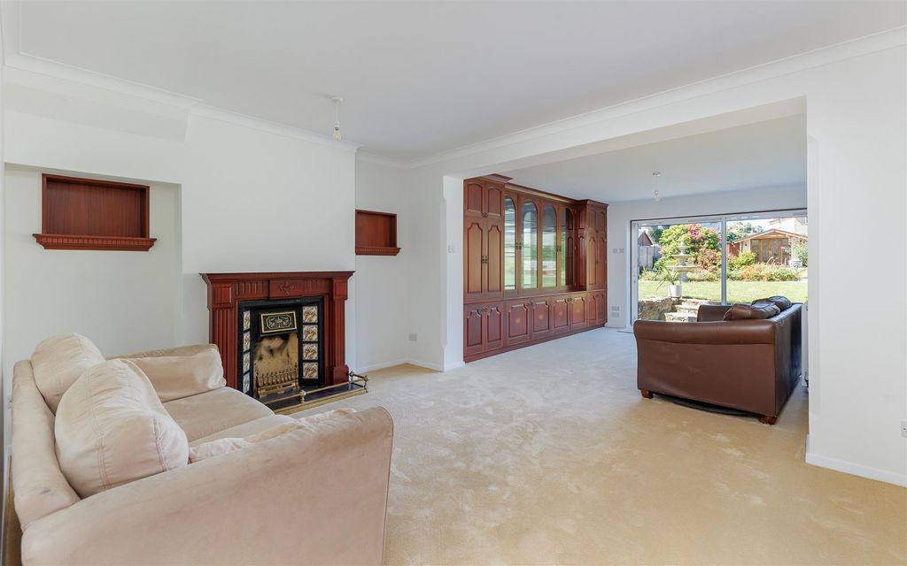 Property photo 3 of 34 Extensive Sitting Room