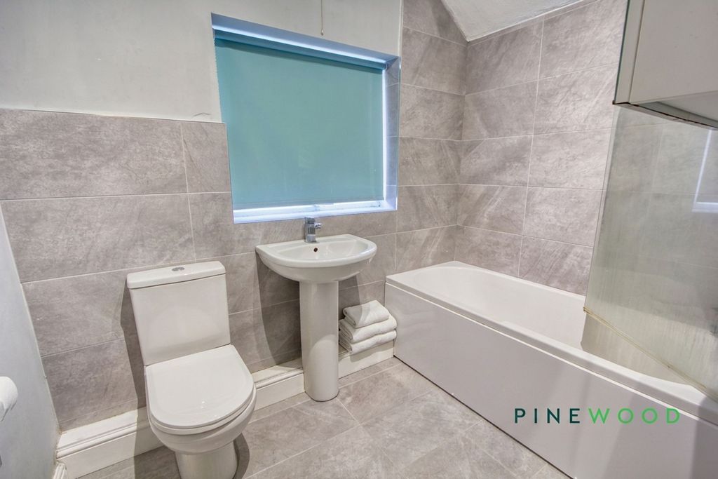 Property photo 3 of 15 Bathroom