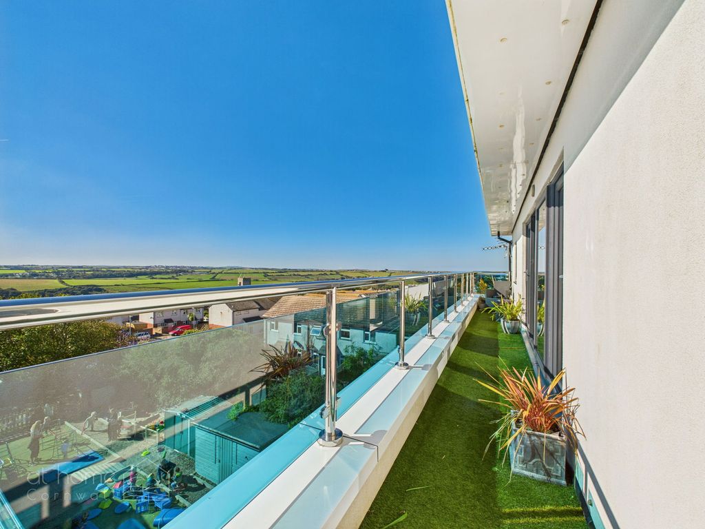 Property photo 3 of 44