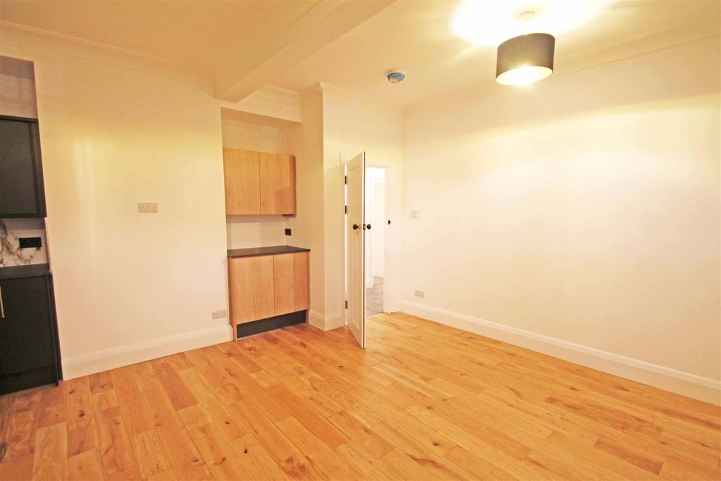 Property photo 2 of 9 Reception