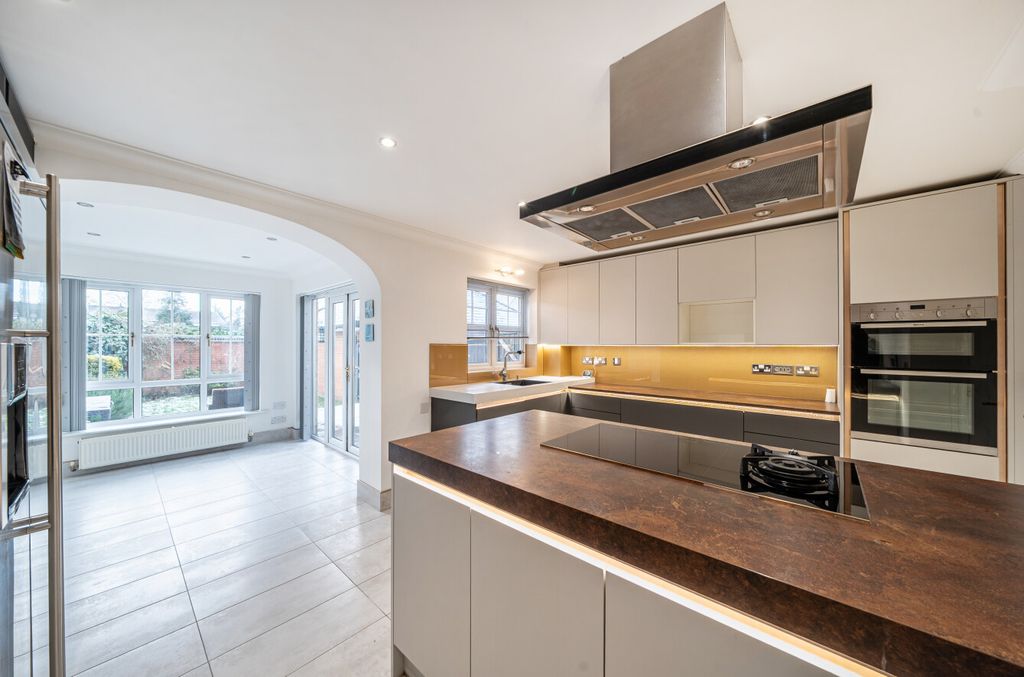 Property photo 2 of 22