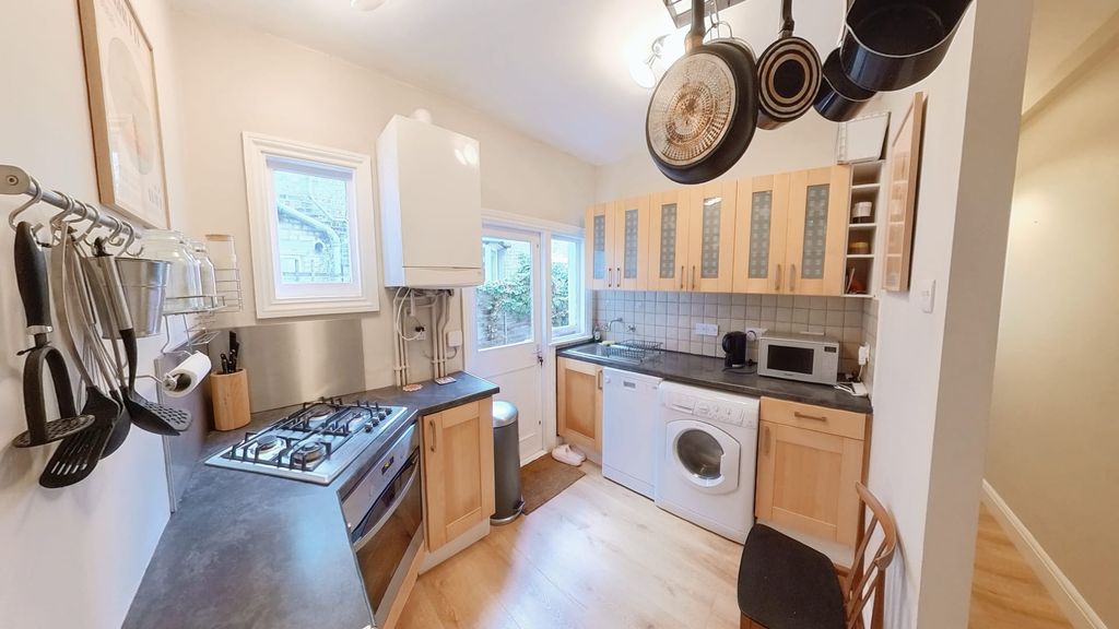 Property photo 2 of 17