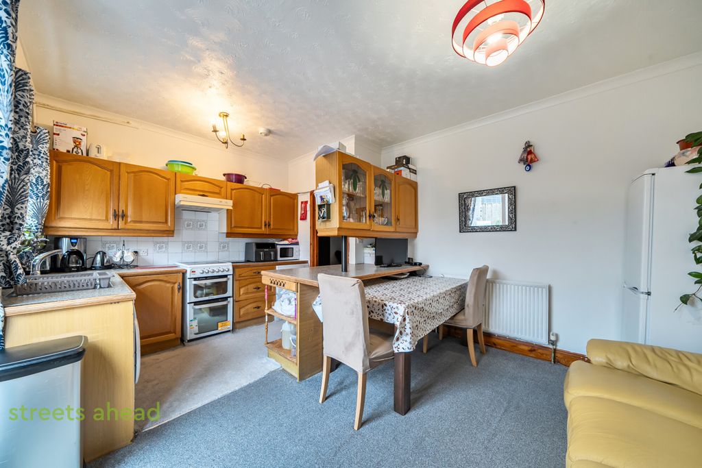 Property photo 3 of 11 5422Ced6-29B6-487...