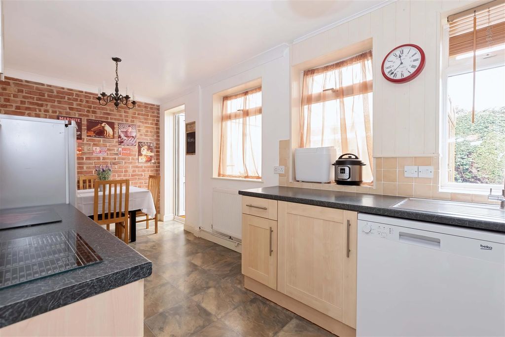 Property photo 3 of 22 For Sale By Aspire Residential | Ivydore Avenue