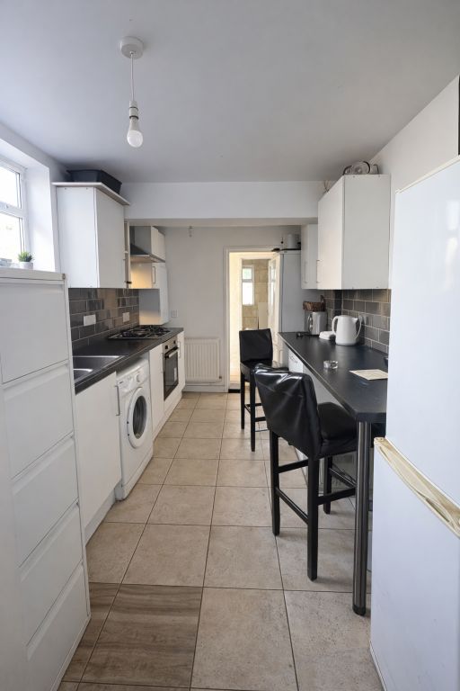 Property photo 2 of 9 2552A4A3-0988-4992-9409-9633D7Aaf1DC