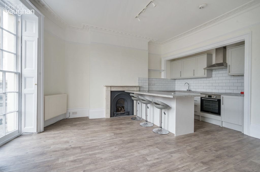 Property photo 2 of 11 Kitchen