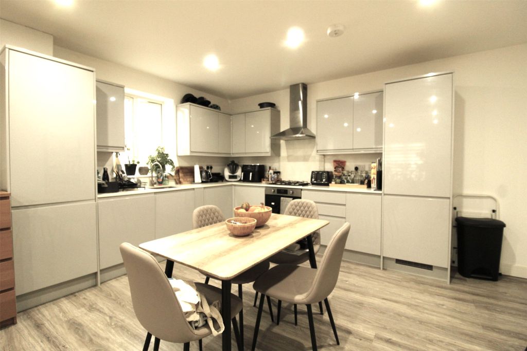 Property photo 3 of 6 Kitchen