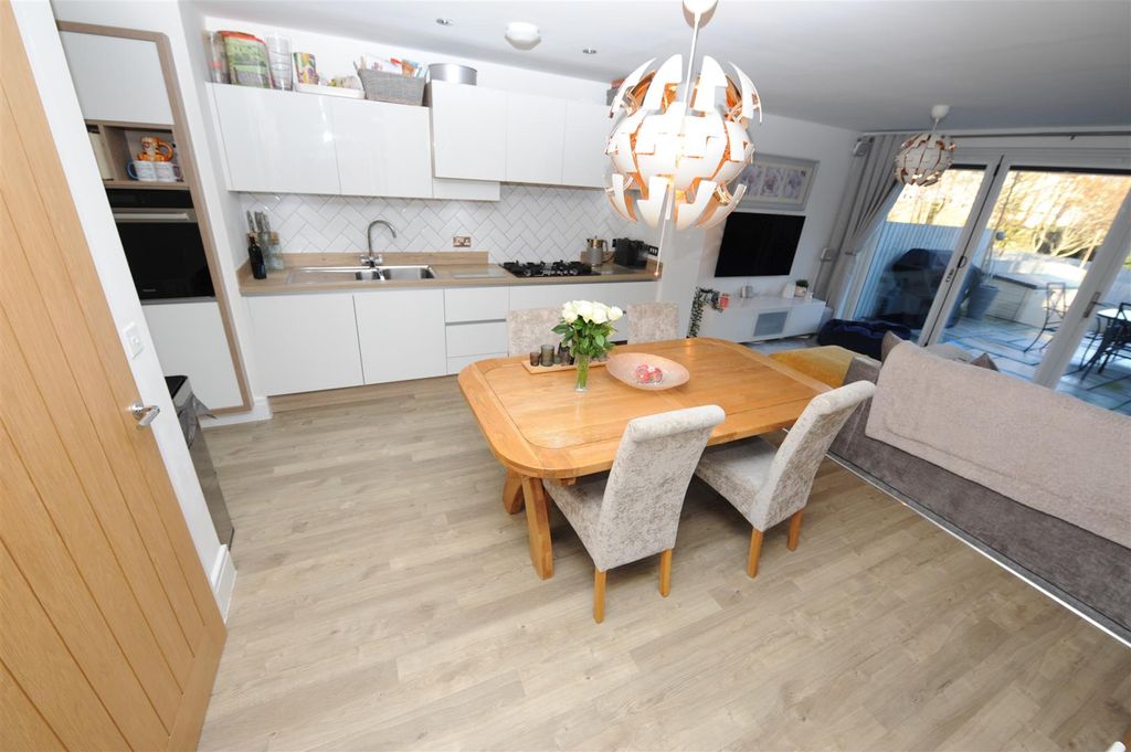 Property photo 3 of 26