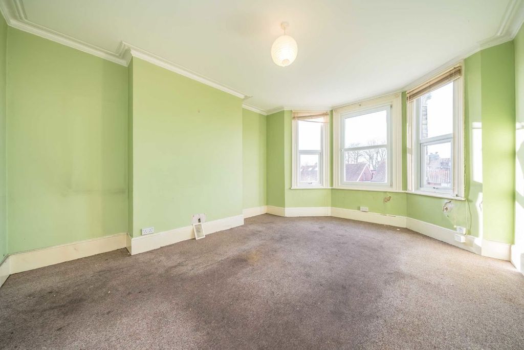 Property photo 2 of 6