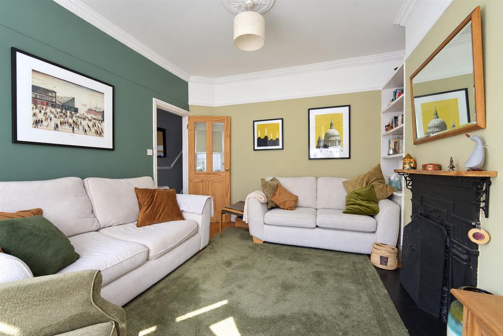 Property photo 3 of 20 Lounge 3.Jpg