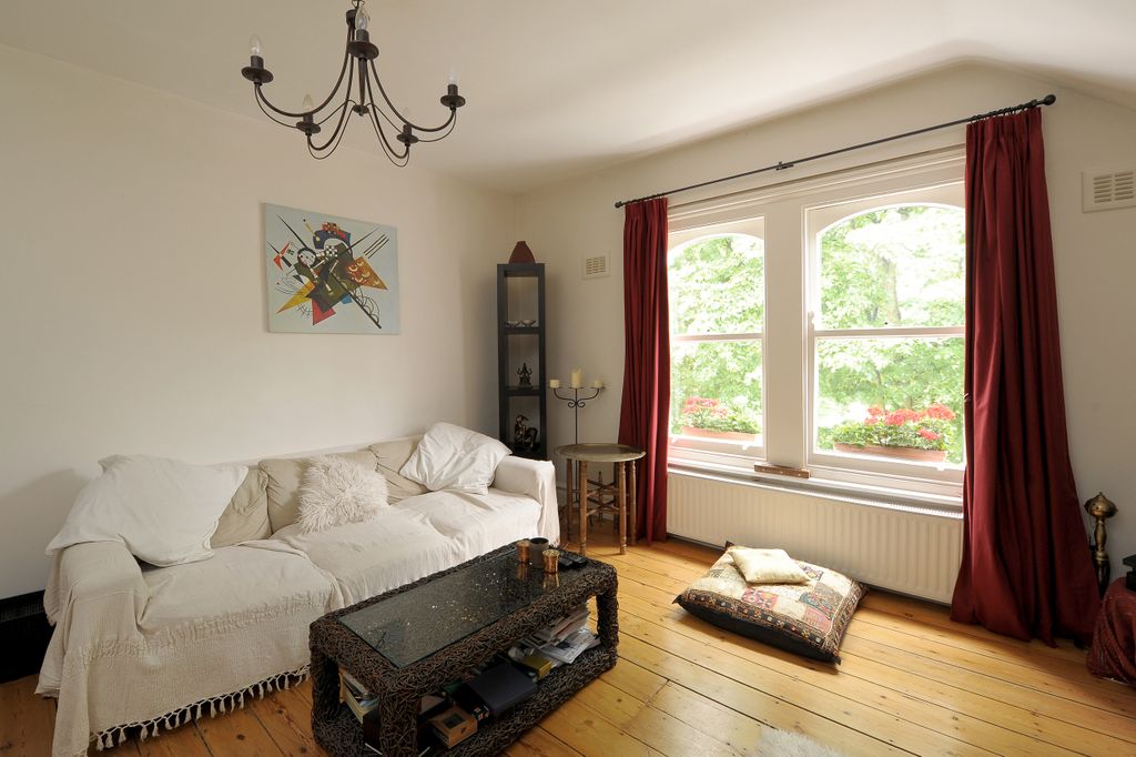 Property photo 2 of 10