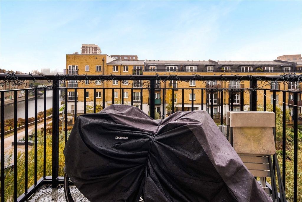 Property photo 2 of 22 Balcony