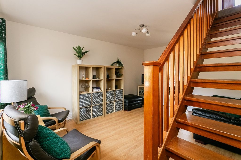 Property photo 3 of 23